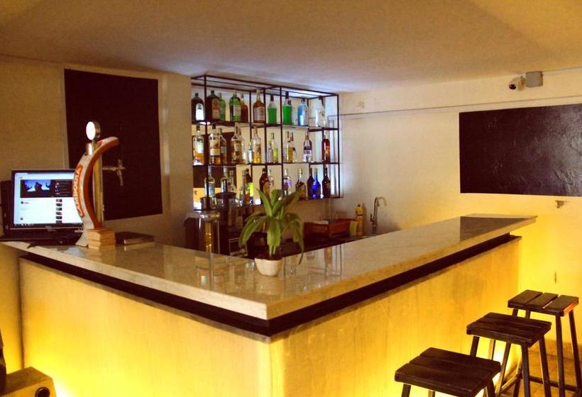 B52 Hostel