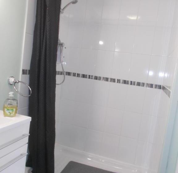 민박 Webb S Of Glomel