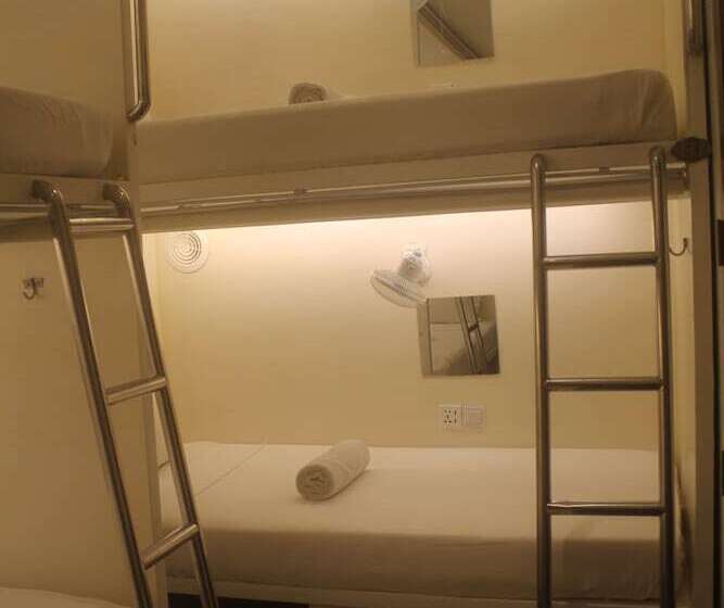 カプセルホテル Tambayan Capsule Hostel