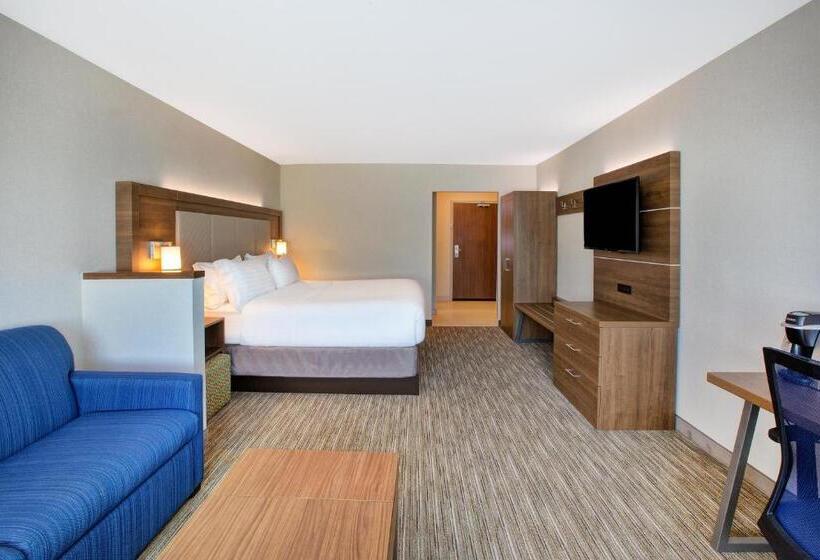 Отель Holiday Inn Express & Suites New Castle, An Ihg