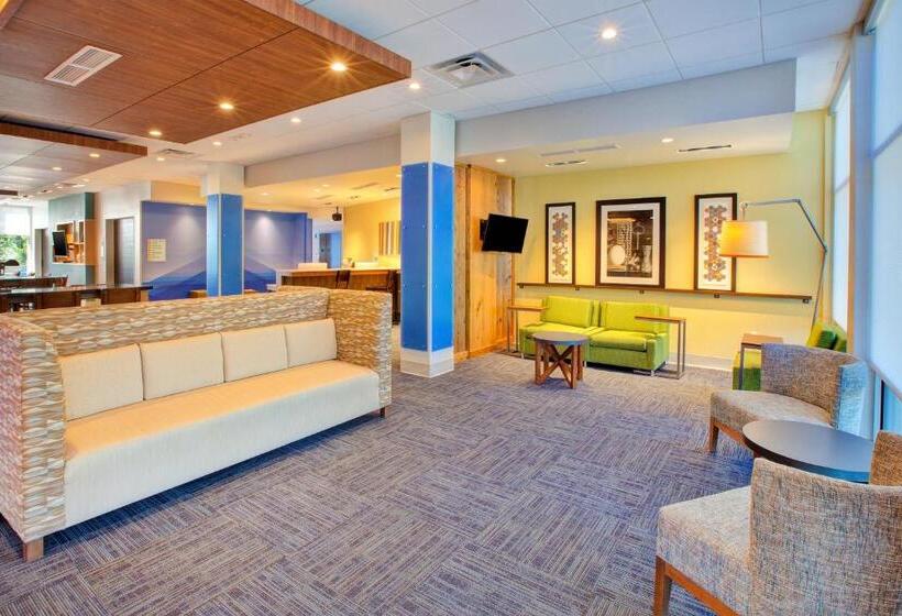 Отель Holiday Inn Express & Suites New Castle, An Ihg