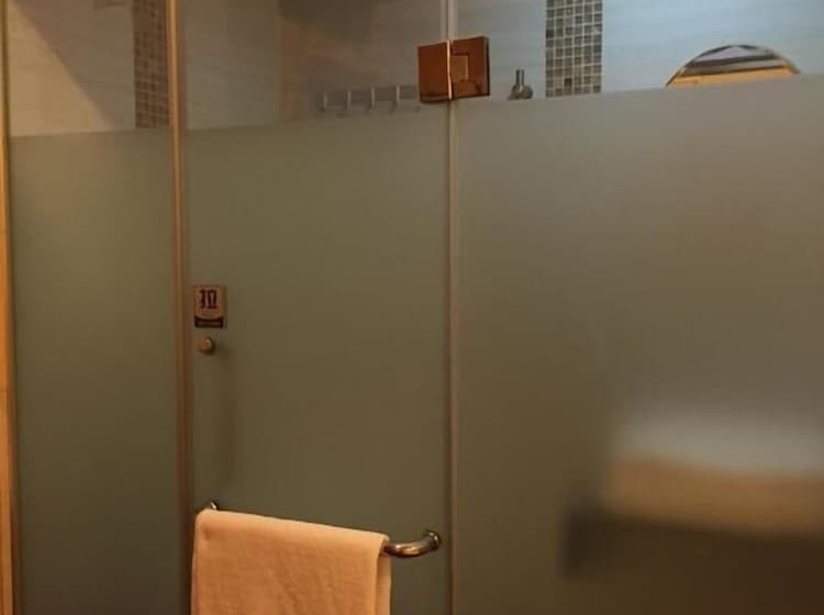 هتل Just Inn On Nathan Road