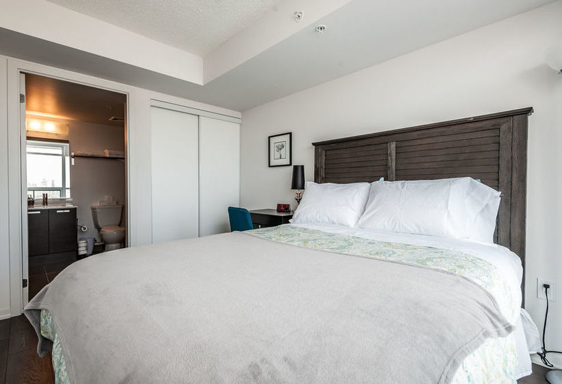 Отель Life Suites Soho Cn Tower And Lake View