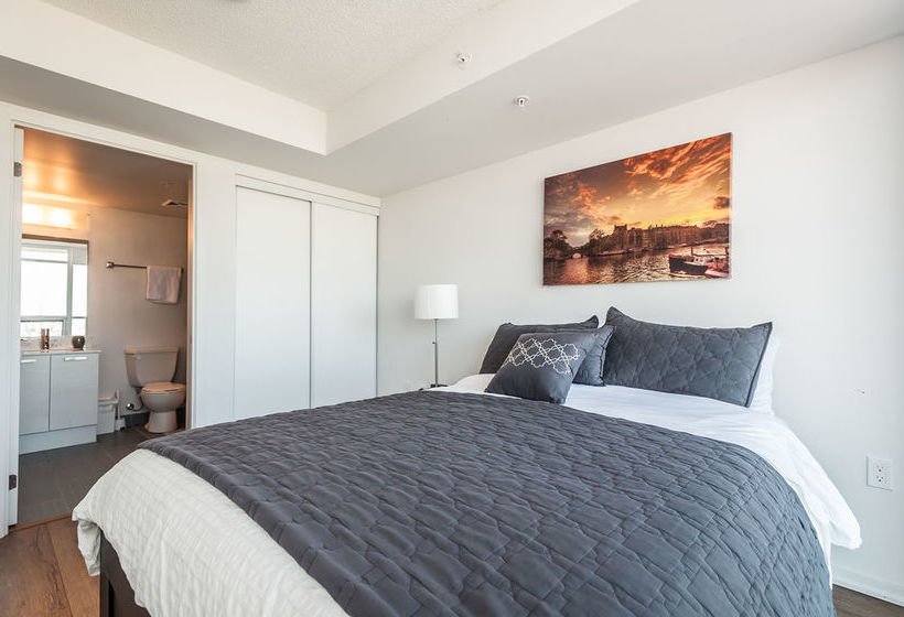 Отель Life Suites Soho Cn Tower And Lake View