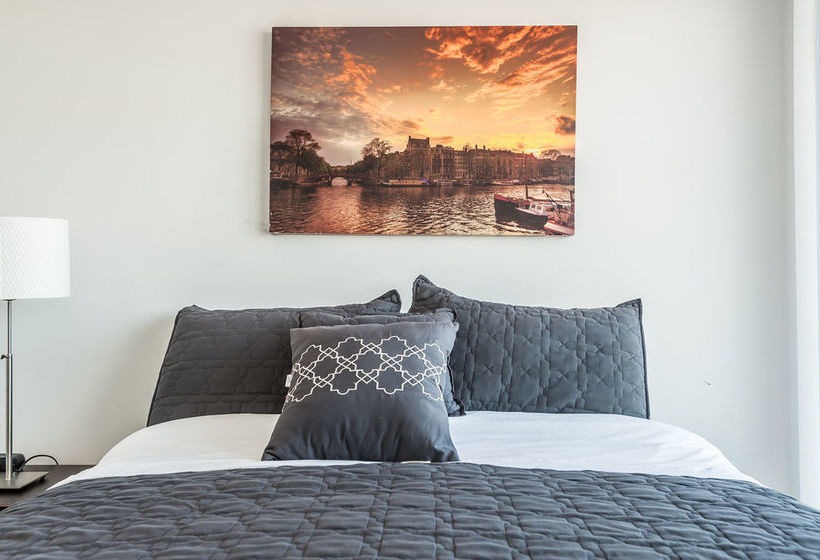 Отель Life Suites Soho Cn Tower And Lake View