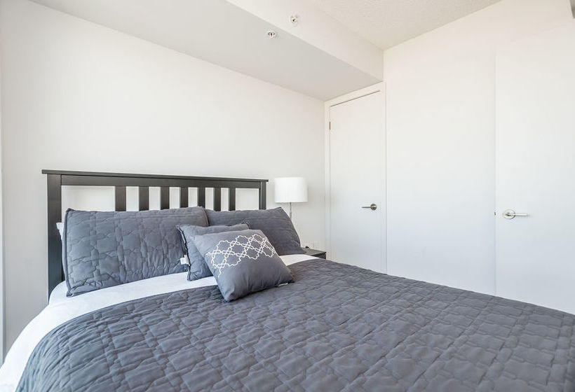 Отель Life Suites Soho Cn Tower And Lake View