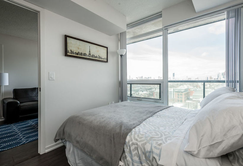 Отель Life Suites Soho Cn Tower And Lake View