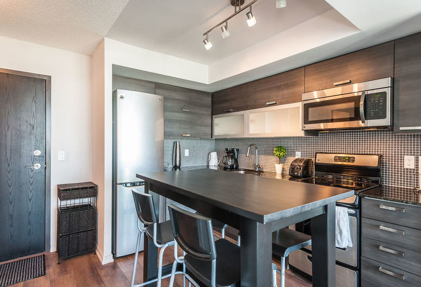 Отель Life Suites Soho Cn Tower And Lake View