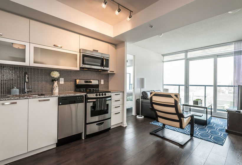 Отель Life Suites Soho Cn Tower And Lake View