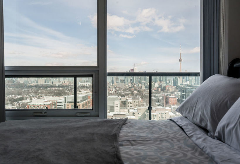 Отель Life Suites Soho Cn Tower And Lake View