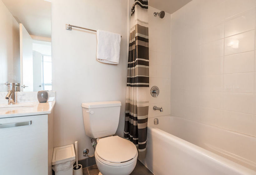 Отель Life Suites Soho Cn Tower And Lake View