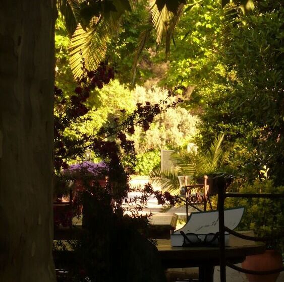 Отель Maison Bagatelle