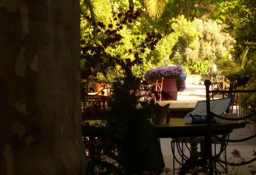 Отель Maison Bagatelle