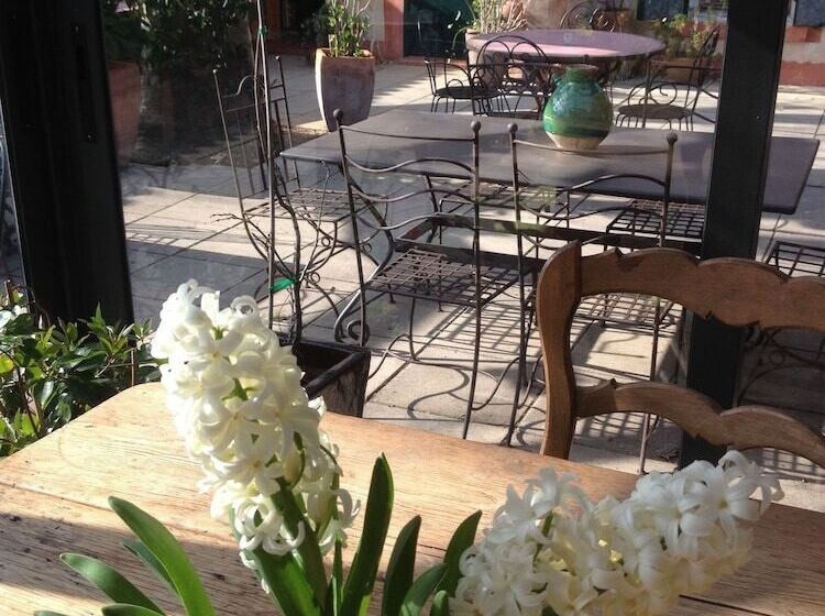 Отель Maison Bagatelle