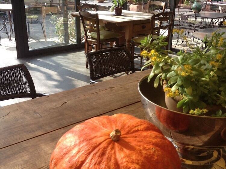 Отель Maison Bagatelle