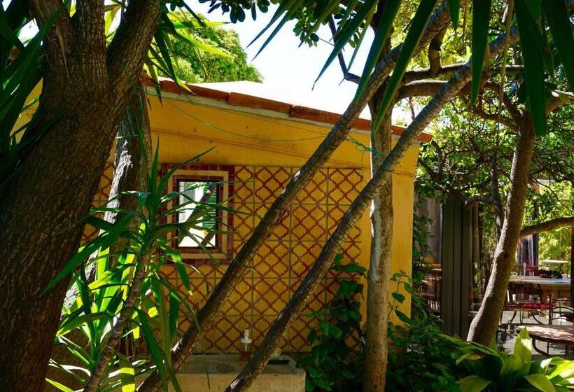 Отель Maison Bagatelle