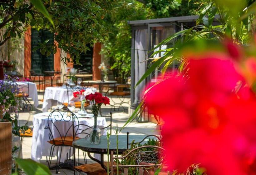 Отель Maison Bagatelle