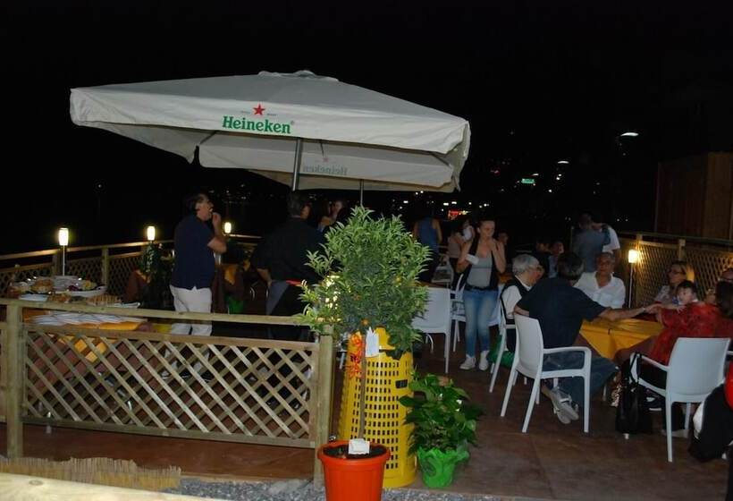 Отель Maniel Beach