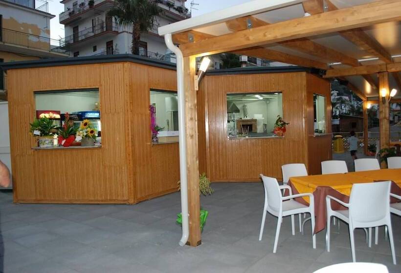 Отель Maniel Beach