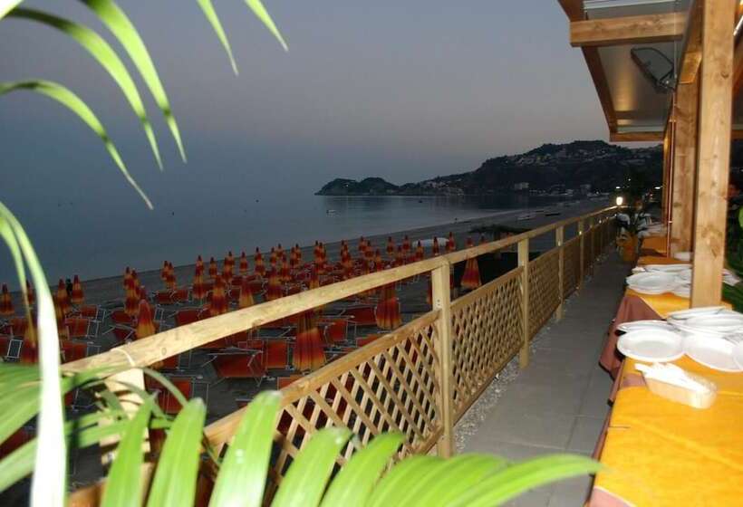 Отель Maniel Beach