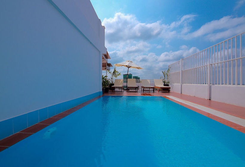 בית מלון כפרי New Midtown