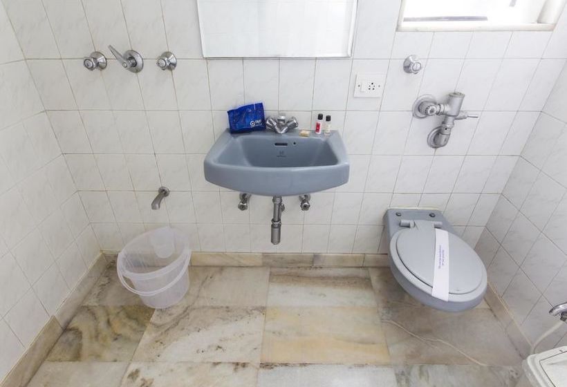 Fotos del hotel Oyo Premium Sion Railway Station:  12