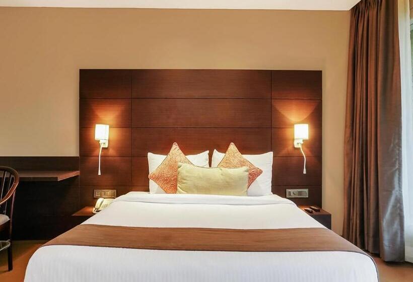 בית מלון כפרי Treebo Premium Niraali Executive