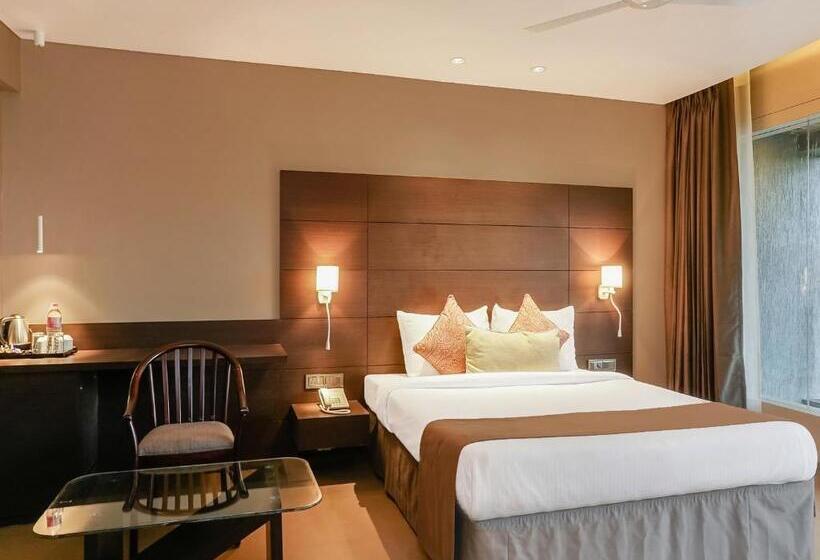 בית מלון כפרי Treebo Premium Niraali Executive