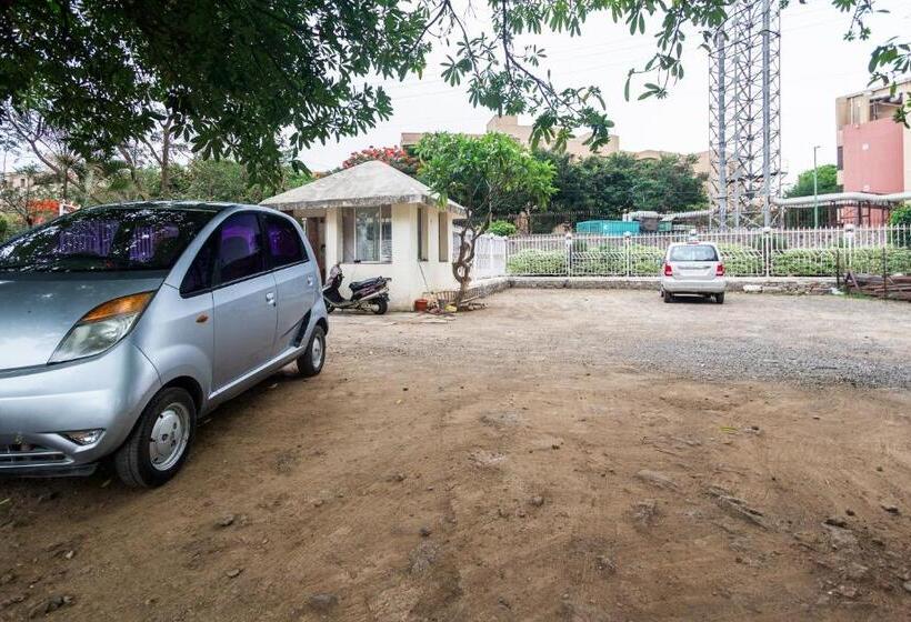 בית מלון כפרי Treebo Premium Niraali Executive