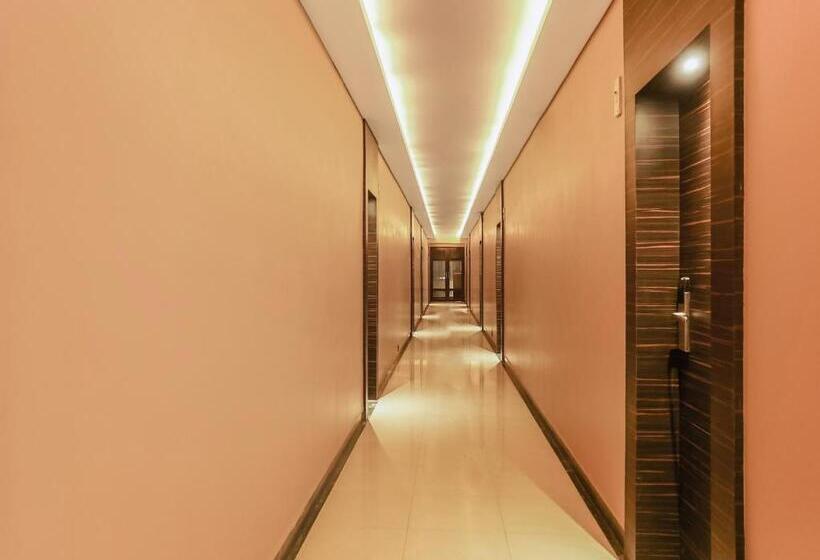 בית מלון כפרי Treebo Premium Niraali Executive