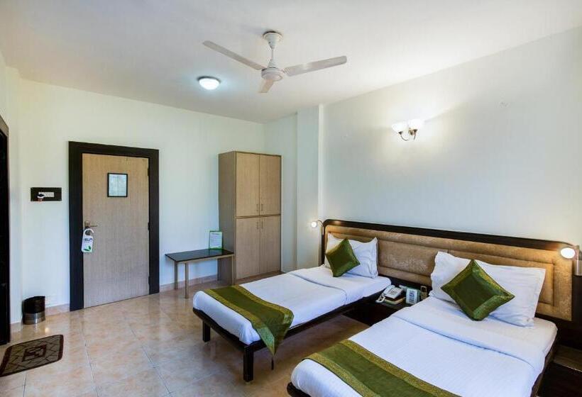 בית מלון כפרי Treebo Premium Niraali Executive