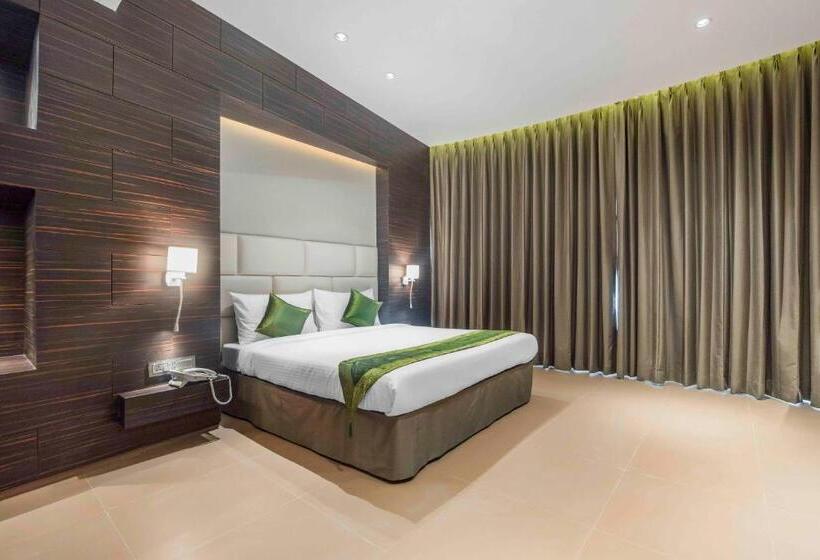 בית מלון כפרי Treebo Premium Niraali Executive