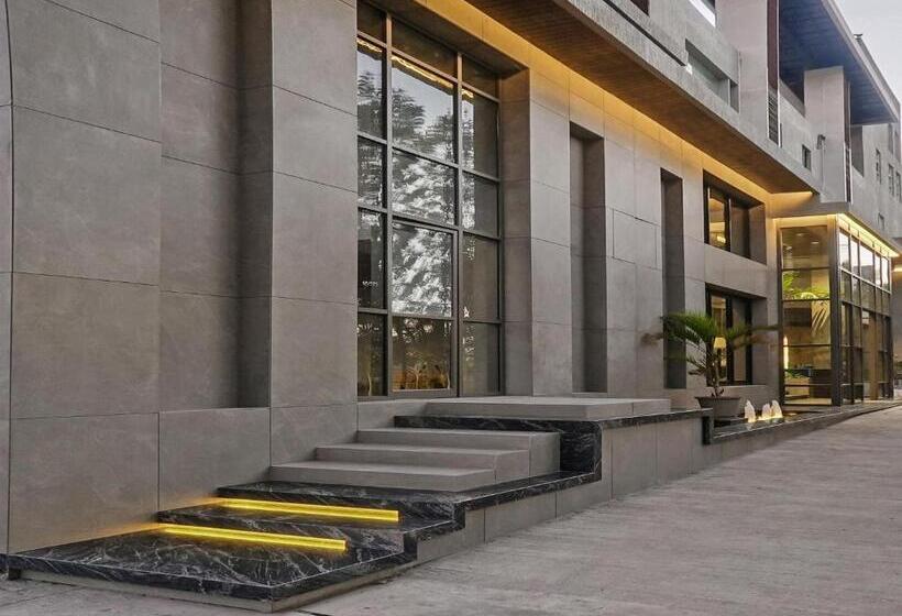 בית מלון כפרי Treebo Premium Niraali Executive