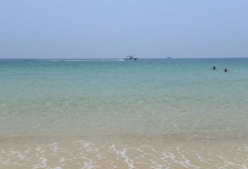 فندق Sangthian Beach Resort