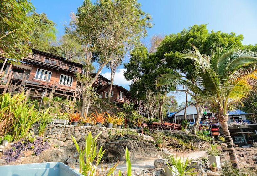 فندق Sangthian Beach Resort