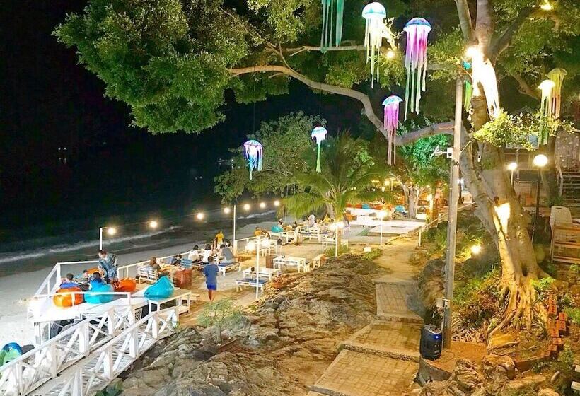 فندق Sangthian Beach Resort