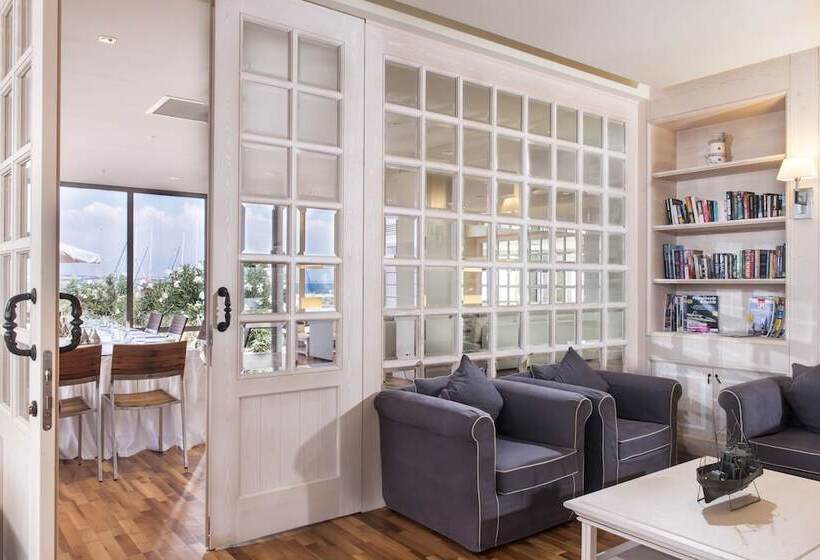 בית מלון כפרי Yacht Club