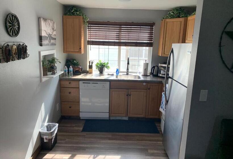 فندق على الطريق The Beaverhead Lodge