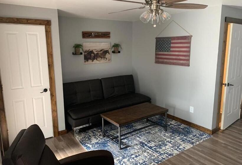 فندق على الطريق The Beaverhead Lodge