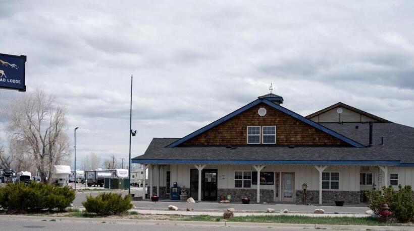 فندق على الطريق The Beaverhead Lodge