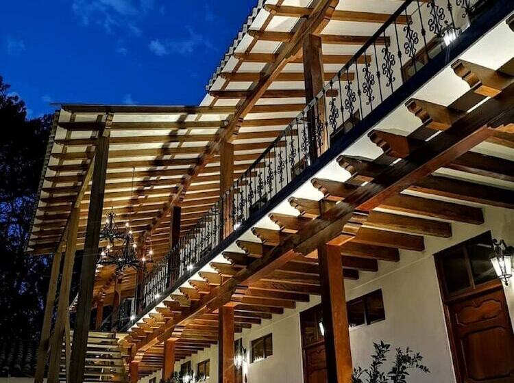 ペンション Casa 1800 Suchitoto