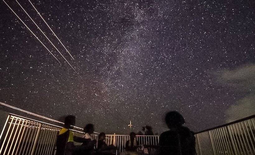 بنسيون Umioto ウミオト 夫婦 カップル 女性一人旅に大人気のナイトプール付き ゲストハウス 宮古島