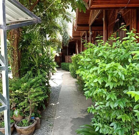 Пансион J & J Guesthouse