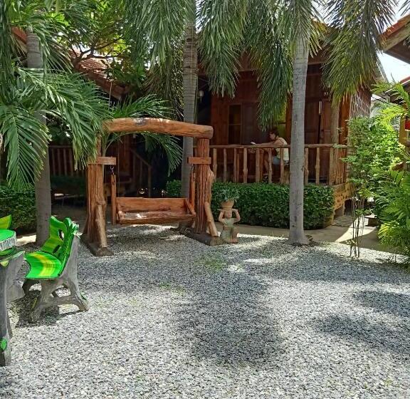 פנסיון J & J Guesthouse