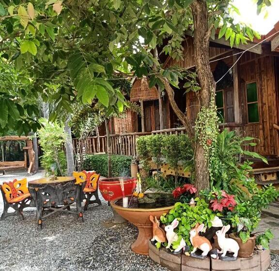 Пансион J & J Guesthouse