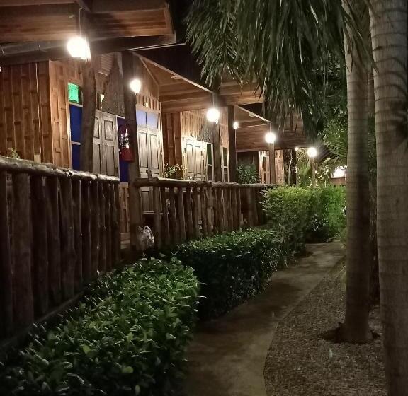 פנסיון J & J Guesthouse