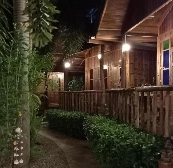 Пансион J & J Guesthouse