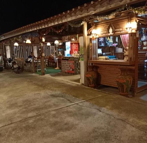 Пансион J & J Guesthouse