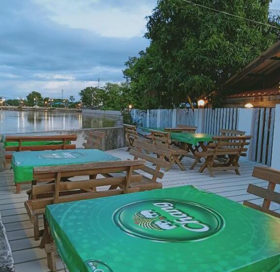 Пансион J & J Guesthouse