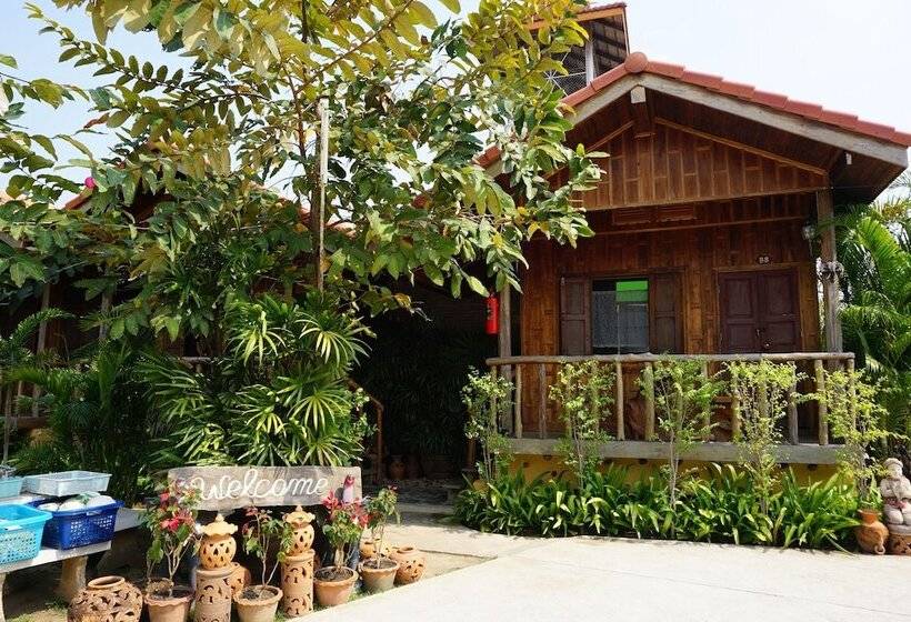 Пансион J & J Guesthouse